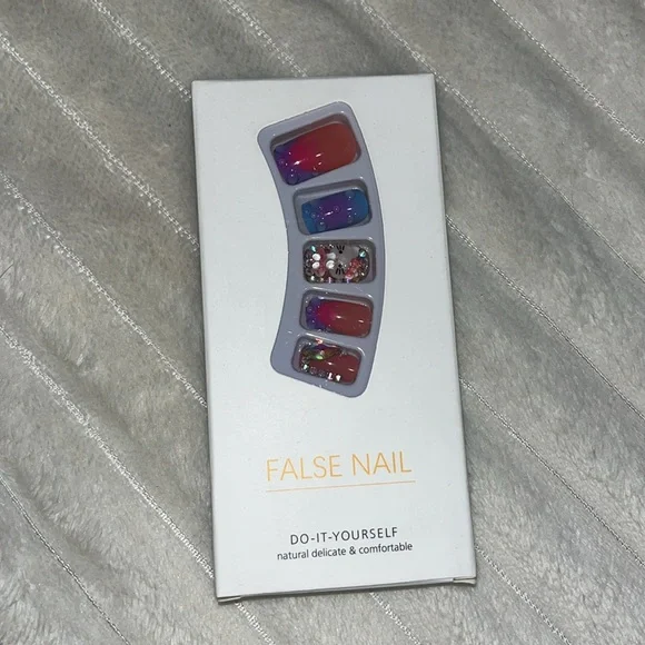 NEW Hello Kitty 3D Nail Art Press On Nail Set - Picture 2 of 4